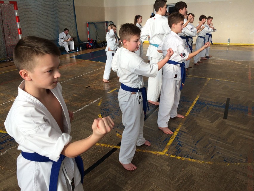W egzaminie wzięło udział ponad 130 karateków.