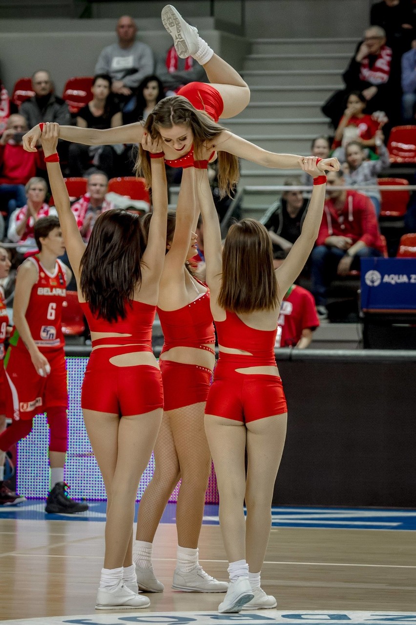 Cheerleaderki w Wałbrzychu na meczu Polska - Białoruś 62:70