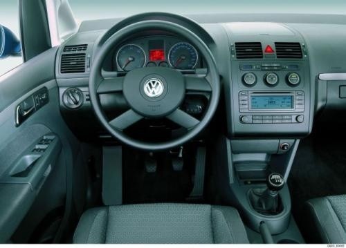 Fot. VW:  Typowa dla Volkswagena tablica przyrządów jest...