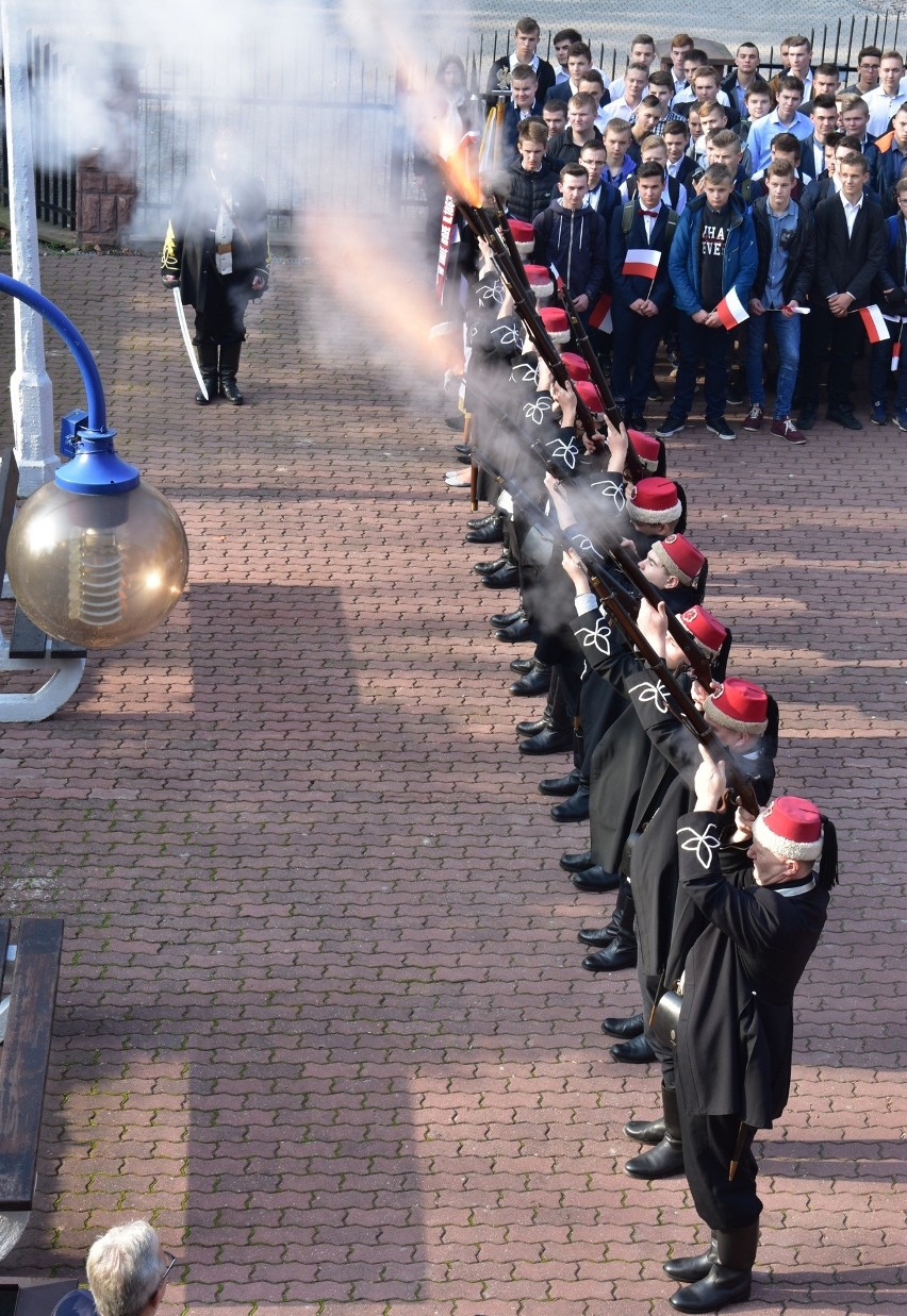 Ziemia buska w "Rekordzie dla Niepodległej". Śpiewaliśmy z dumą hymn narodowy! [ZDJĘCIA]