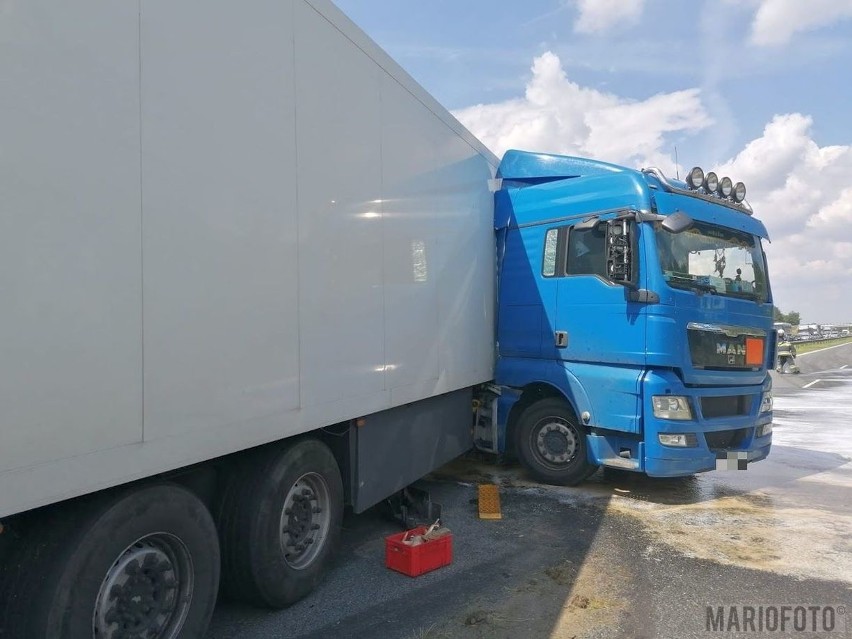 Ciężarówka zablokowała A4 w okolicach węzła w Prądach. Potężny korek na autostradzie. Akcja trwała 9 godzin