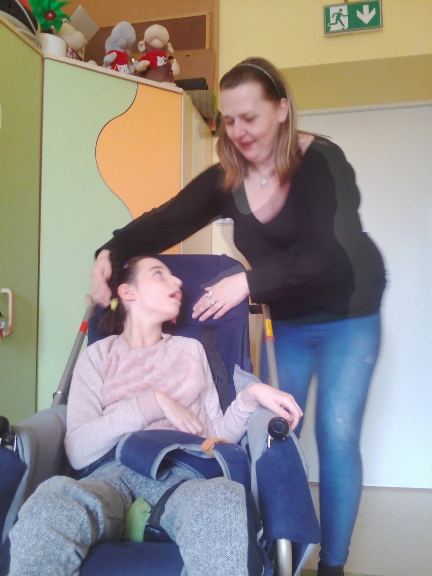 Kraków. Weronika zmaga się z lekooporną epilepsją. Ratunkiem kosztowna rehabilitacja
