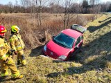 Wypadek uchodźców z Ukrainy w miejscowości Niedziałki. W aucie było dwoje dzieci, kobieta w szpitalu