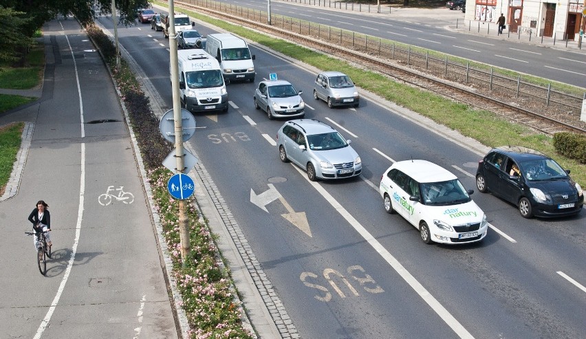 We Wrocławiu jest ponad 50 kilometrów tras rowerowych. Mimo...