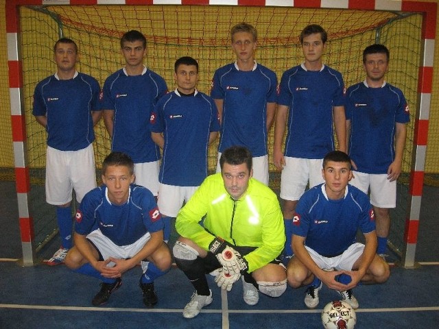 Drużyna Uczniowskiego Klubu Sportowego Jedynka Busko-Zdrój w niedzielę rozpoczyna pierwszy sezon w II Polskiej Lidze Futsalu.
