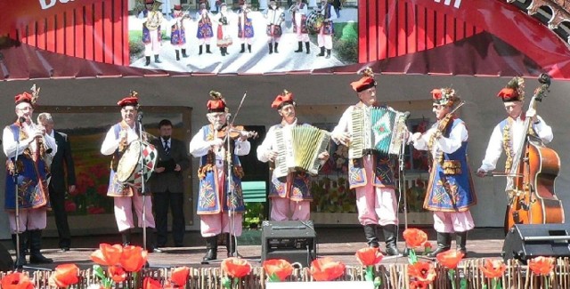 Kapela ludowa Buskowianie wystąpi w niedzielę podczas buskich Dożynek Gminnych 2012 w Dobrowodzie.