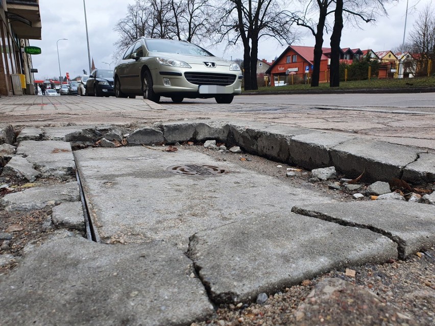 Zapadnięta studzienka przy ulicy Wiejskiej w Słupsku. Mieszkaniec prosi o interwencję