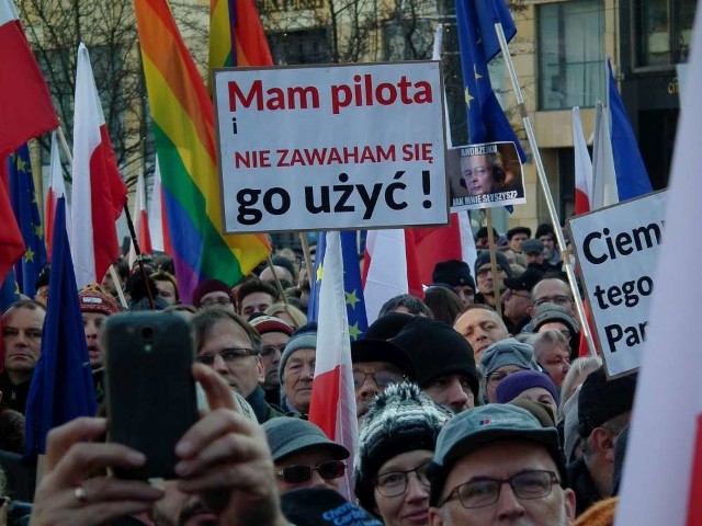 Manifestacja KOD w Poznaniu. Tym razem w obronie wolnych mediów