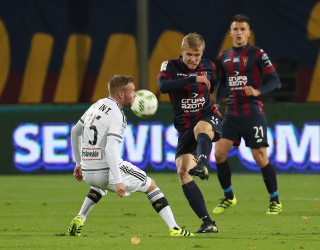 Szczecin 14 10 2016ekstraklasa mecz pilki noznej pogon szczecin kontra legia warszawa rozegrany na stadionie im floriana krygierana zdjeciu thibault moulin kamil drygas sebastian rudolfot.andrzej szkocki/ glos szczecinski/ polska press