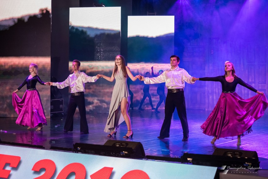 Tancerze z starachowickiej "Plejady" entuzjastycznie przyjęci na wielkim koncercie w Kielcach