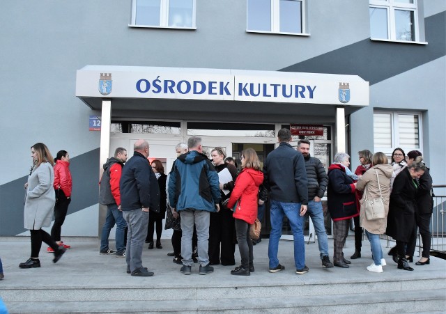 Spotkanie odbyło się w pakoskim Ośrodku Kultury. Mieszkańcy zadali inwestorowi wiele pytań dotyczących budowy kompostowni