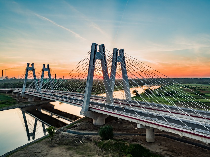 Nowy most na Wiśle pomyślnie przeszedł próbę obciążenia. Kierowcy pojadą nim w lipcu