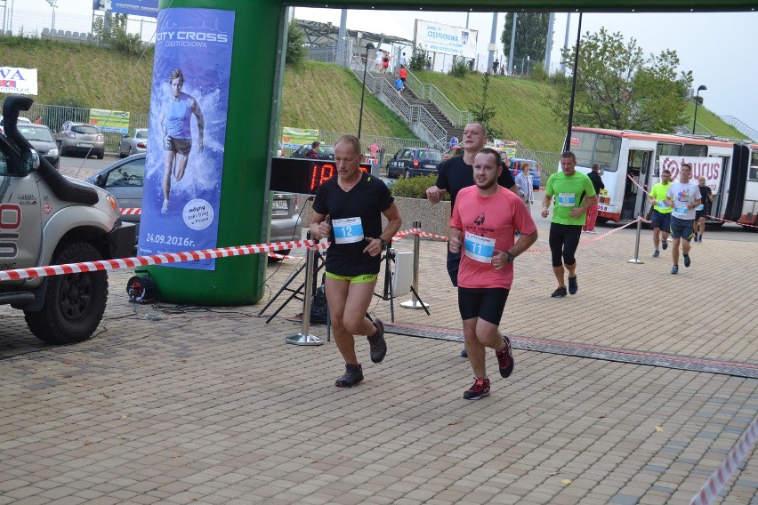 City Cross Częstochowa: 230 biegaczy na trasie miejskiego katorżnika [ZDJĘCIA]