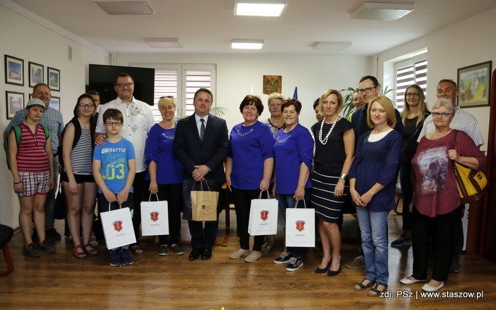 W Oględowie zasmakowano wyjątkowej  muzyki, sztuki i... tabaki rodem z Kaszub [ZDJĘCIA]