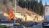 Zakopianka. W ogniu stanął autobus. Na miejsce docierają strażacy 