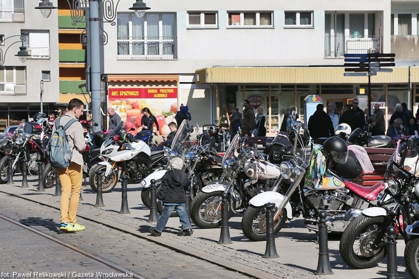 Wrocław: Harleyowcy w spódnicach na Dzień Kobiet (ZOBACZ ZDJĘCIA)