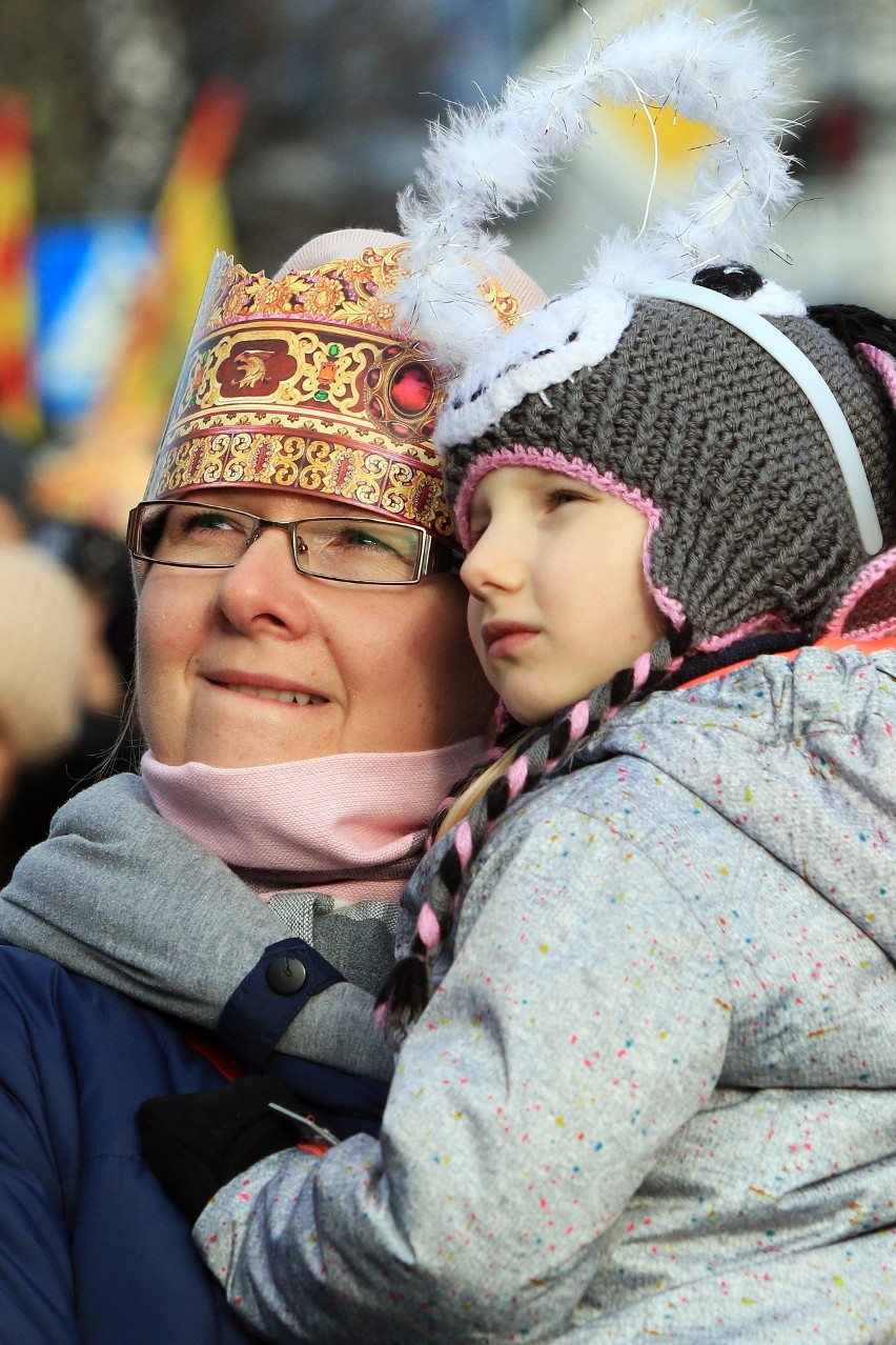 Orszak Trzech Króli w Świdniku. Tłumy przeszły w barwnym pochodzie (ZDJĘCIA)