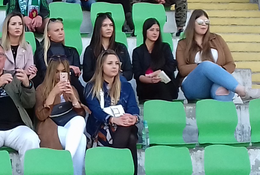 Piękne fanki futbolu na meczu Olimpia Grudziądz - Elana Toruń