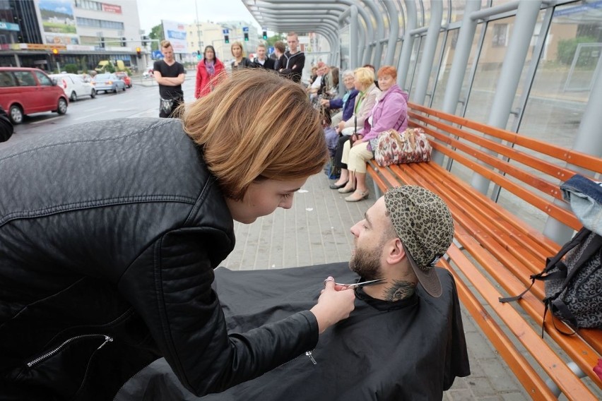 Centrum przesiadkowe. Fryzjerski Dzień Ojca (zdjęcia)