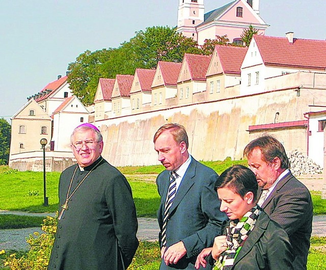 To, że były klasztor wrócił pod zarząd Kościoła, biskup Jerzy Mazur i minister Bogdan Zdrojewski uzgodnili już rok temu