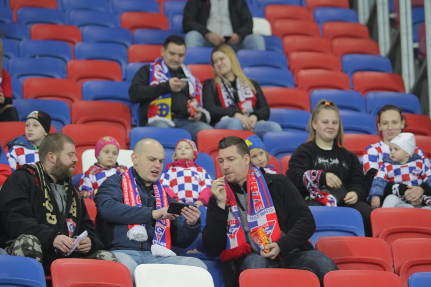 Górnik Zabrze - Śląsk Wrocław. Kibice odśpiewali hymn ZDJĘCIA KIBICÓW