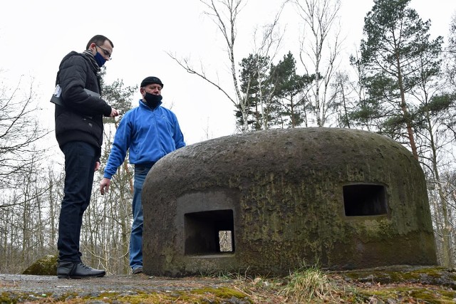 Schron bojowy nr 52 w Dobieszowicach oraz trzy schrony z grupy bojowej „Wymysłów”, położone na terenie gminy Bobrowniki, zostały wpisane do rejestru zabytków nieruchomych województwa śląskiegoZobacz kolejne zdjęcia/plansze. Przesuwaj zdjęcia w prawo - naciśnij strzałkę lub przycisk NASTĘPNE