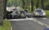 Wypadek w miejscowości Babiak. Żołnierz wyciągnął z płonącego auta rodzinę z Podlasia (zdjęcia)