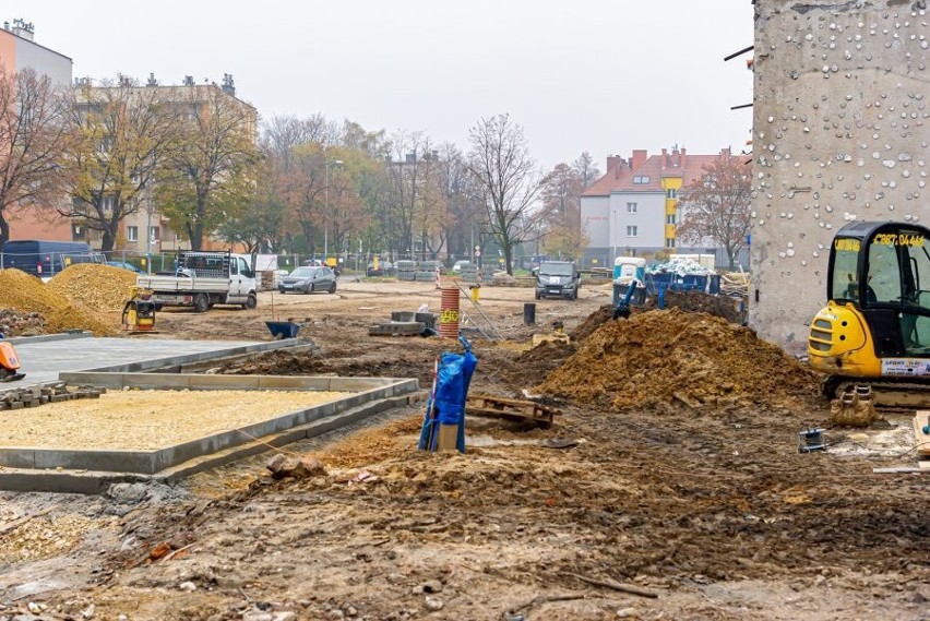 Na placu budowy hali lodowiska przy Pułaskiego w Bytomiu...