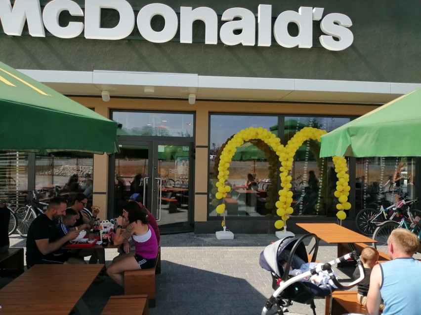 Pierwszy McDonald's w Ustroniu otwarty. Restauracja stanęła przy dwupasmówce w kierunku miasta ZDJĘCIA