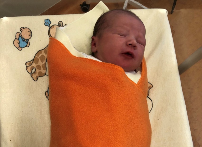 Nowy Sącz. Pierwsze dziecko urodzone w 2021 roku w sądeckim szpitalu Medikor. To mała Helenka [ZDJĘCIA]