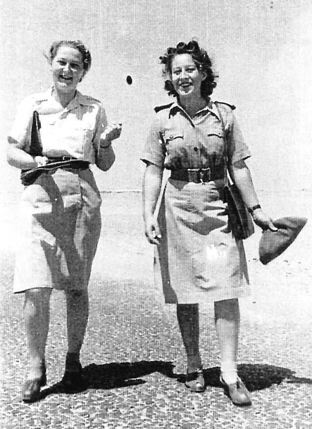 Waleria Sawicka (z prawej) w armii gen. Andersa była radiotelegrafistką