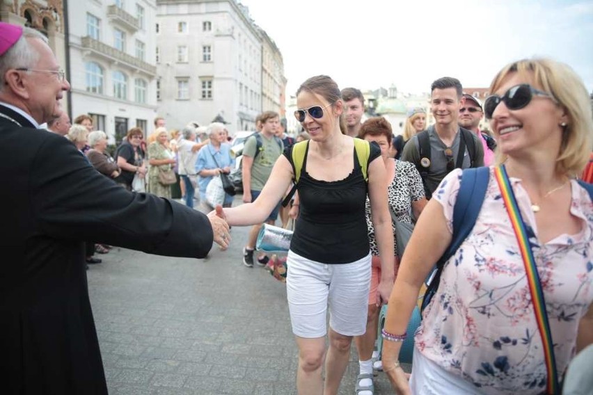 Kraków. Pielgrzymi tłumnie ruszyli na Janą Górę [ZDJĘCIA]