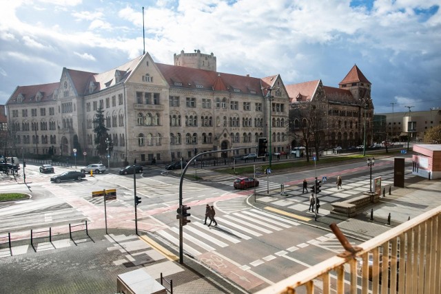 Miasto Poznań organizuje bezpłatny cykl przechadzek z przewodnikiem „Kino, kawiarnia i spacer...” – w najbliższy weekend okazja na zbadanie tajemnic centrum miasta. Mieszkańcy poznają sekrety i historię Św. Marcina, ulicy Garbary i placu Bernardyńskiego.