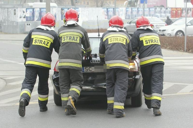 Wrocław: Wypadek na Pułaskiego. Audi zderzyło się z fordem (ZDJĘCIA)