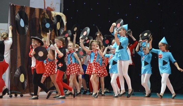 Turniej Tańca w Pińczowie już 28 kwietnia w pińczowskiej hali widowiskowo-sportowej. Co roku na turnieju prezentują się także mali artyści i ci troszkę starsi z powiatu pińczowskiego. 