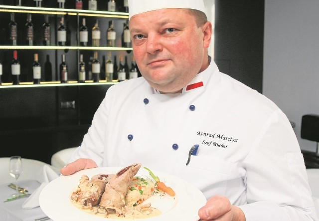 Konrad Marcisz, szef kuchni w Hotelu Grafit  na jedno z ciepłych dań w trakcie wesela proponuje drobiowe roladki z ryżem.
