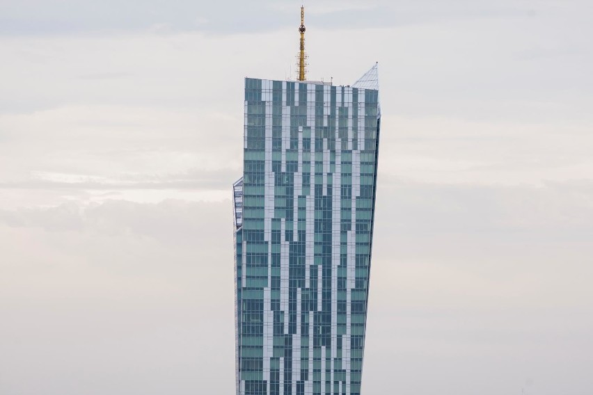 Widok na wieżowiec Złota 44 w Warszawie
