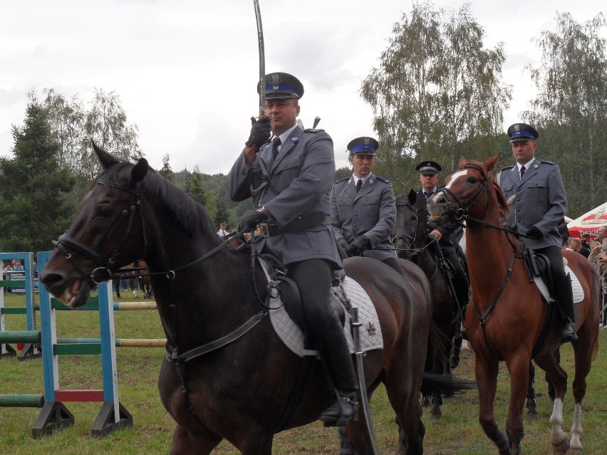 Policjanci rywalizowali na koniach w Częstochowie [ZDJĘCIA]