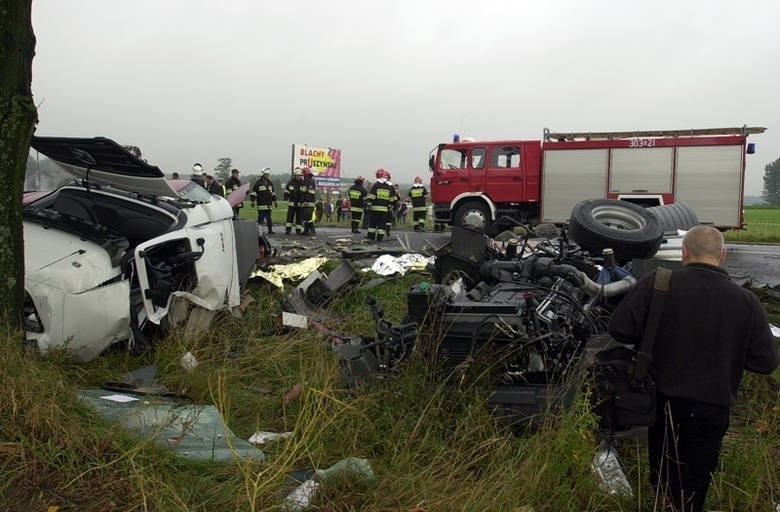 Katastrofa autokaru pod Jeżewem. Osiemnaście lat temu w wypadku zginęli białostoccy maturzyści (zdjęcia)