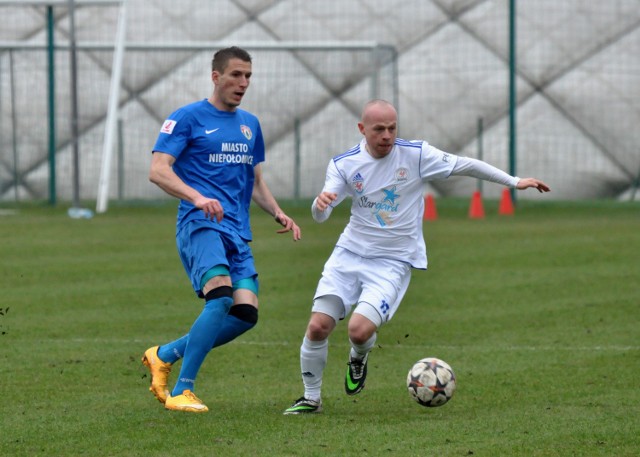 Krzysztof Zaremba (w niebieskiej koszulce) zaliczył w swojej karierze 13 klubów.