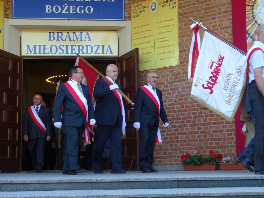 Święto strażaków i hutników w Ostrowcu. W  hutniczym kościele odprawiono mszę w ich intencji