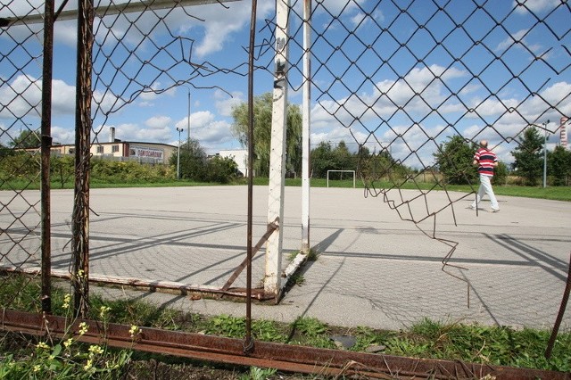 Na miejscu starego boiska przy Gimnazjum numer 13 w Kielcach, jeszcze w tym roku powstanie nowe &#8211; z nawierzchnią poliuretanową.