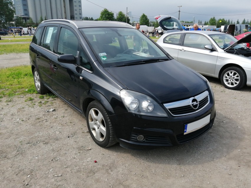 3. Opel Zafira. Silnik 2,2 benzyna, rok produkcji 2006, cena...