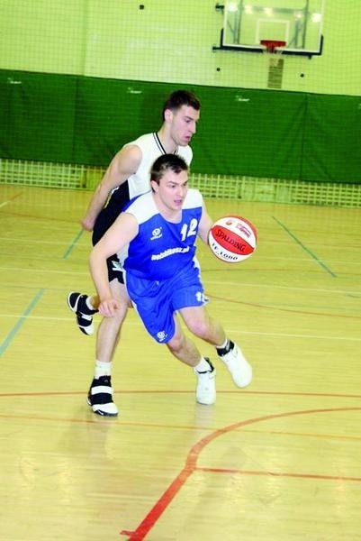 Marcin Domaniecki (z piłką) przez 13 lat uprawiał koszykówkę. Dwa razy uczestniczył w eliminacjach do kadry polskich kadetów