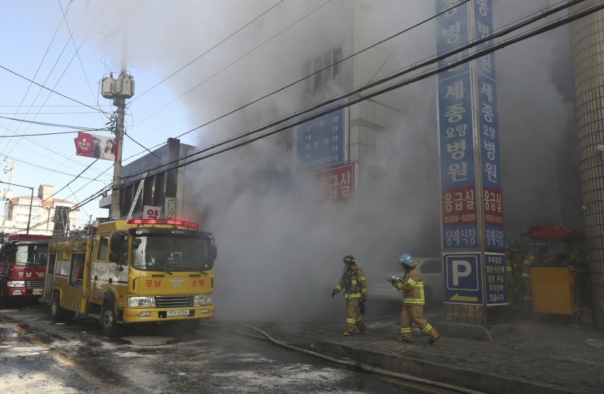 Korea Południowa: pożar szpitala w mieście Miryang. Zginęło 41 osób, 70 jest rannych [ZDJĘCIA] [VIDEO]