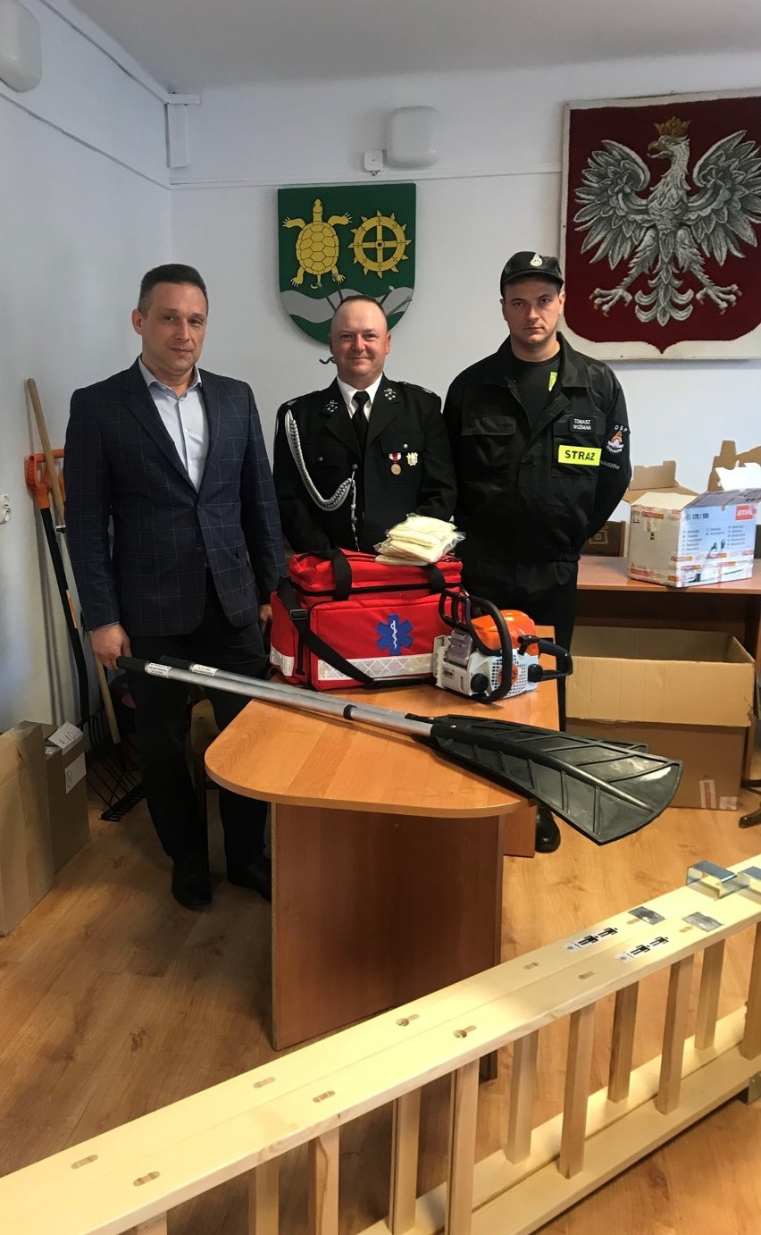 Strażacy ochotnicy z gminy Przyłęk dostali nowy sprzęt. Jest też dofinansowanie na remont strażnicy