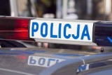 Nietrzeźwy kierowca dachował na ulicy Wałowej w Opocznie. Mężczyzna uciekał przed policjantami...