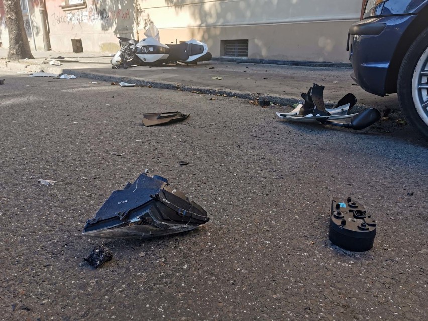 Wypadek w Przemyślu. Na ul. Dworskiego kierujący hyundaiem zderzył się z motocyklistą [ZDJĘCIA]