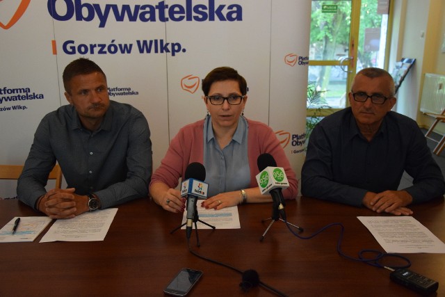 O apelu mówili (od lewej): radny Artur Andruszczak, poseł Krystyna Sibińska i szef klubu radnych PO Jerzy Sobolewski.