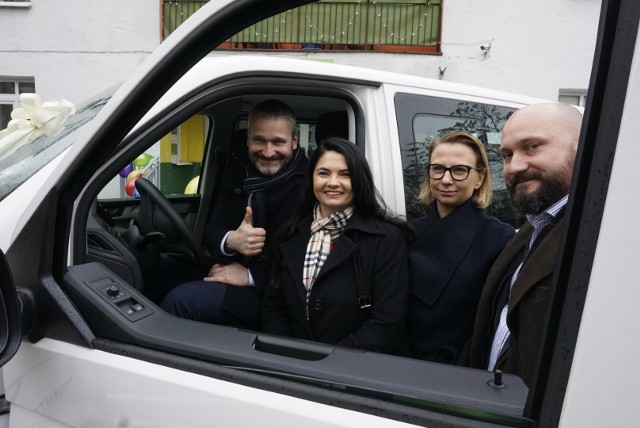 We wtorek samochód został uroczyście przekazany i wypróbowany przez pracowników i podopiecznych centrum.